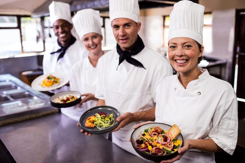 công việc bếp trưởng gồm trách nhiệm lên thực đơn cho nhà hàng
