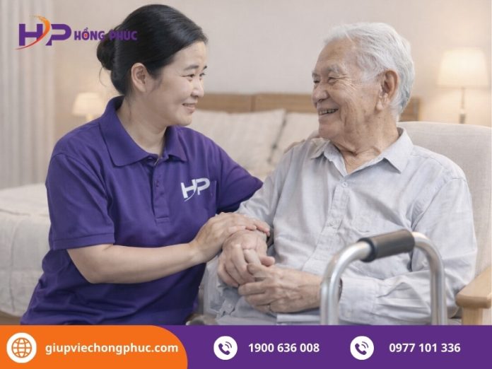 Giúp việc chăm sóc người già Hà Nội - Giải pháp an tâm cho gia đình bận rộn