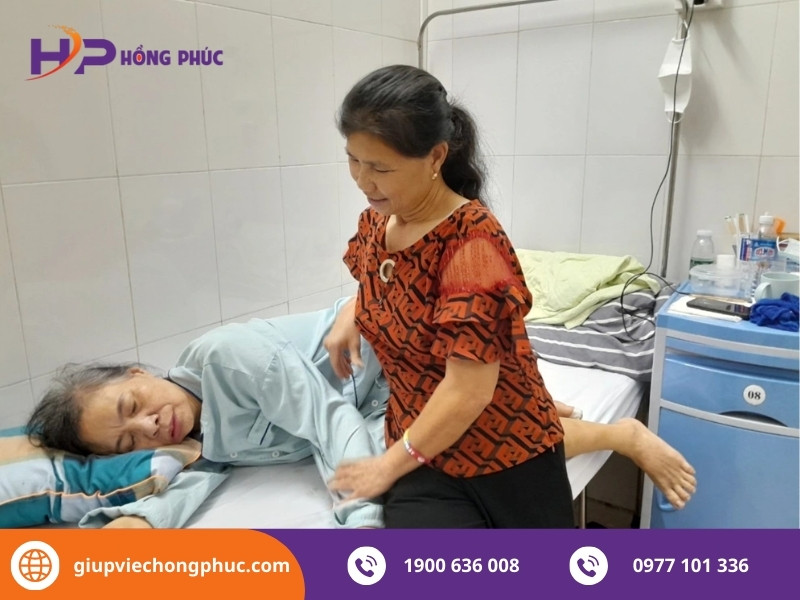 Rủi ro thường gặp khi thuê giúp việc chăm sóc người già không qua trung tâm